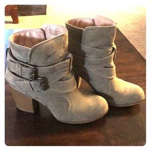 AE Booties - Size 7